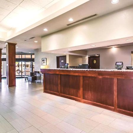 Norwood Inn & Suites Milwaukee Butler Extérieur photo