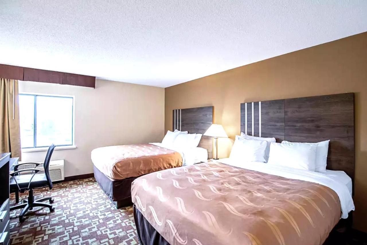 Norwood Inn & Suites Milwaukee Butler Extérieur photo
